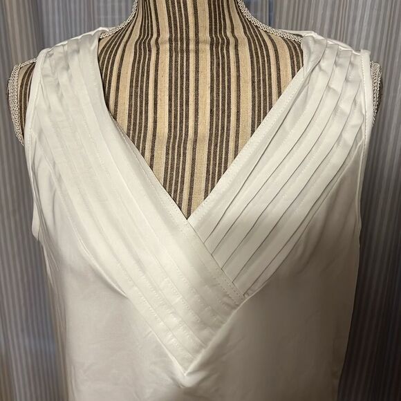 Two Women’s Tops - SHEIN - Picture 3 of 11